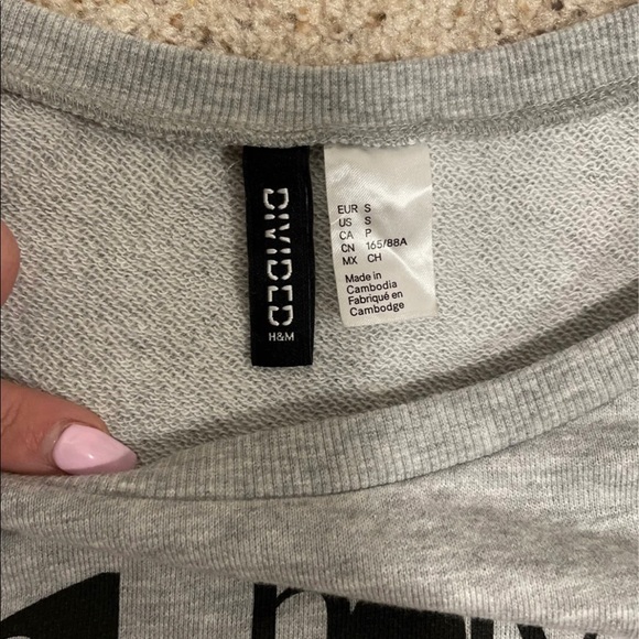 H&M Chic Sweatshirt Size Small - Picture 3 of 4